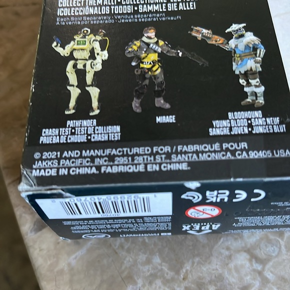 Apex Legends Mirage Action Figure - Picture 6 of 6
